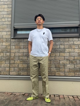 「Dickies（ディッキーズ）の【73】【Dickies/ディッキーズ】 THE ORIGINAL 874 ワイドチノパンツ TCツイル/ アメカジの王道ワークブランド（チノパンツ、ベージュ系）」を使った、jyunichiさん（メンズ・177cm）の夏コーディネート