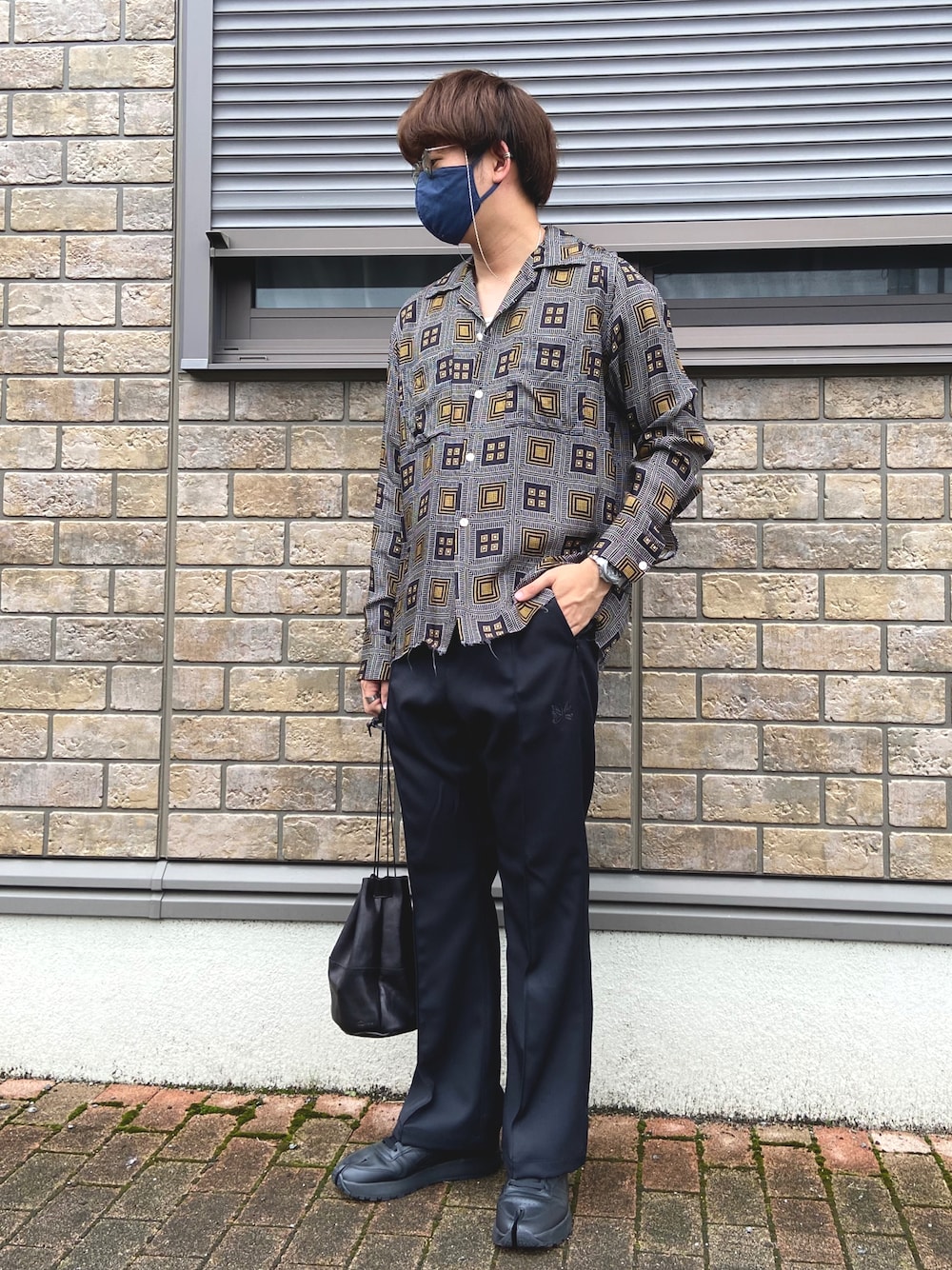 「Needls、reebok、フレアパンツ、シャツスタイル、ビッグシルエット、黒、休日スタイル、いいね、save、フォローお願いします🤑、ファッションの力を信じよう」｜「Needlesのアイテム（パンツ、ブラック系）」を使った、jyunichiさん（メンズ・177cm）の秋コーディネートの1枚目の写真