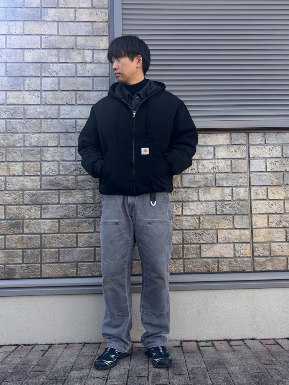 「アメカジ、carhartt、Carhartt WIP(Carhartt WIP)、アクティブジャケット、ダブルニー、SALOMON、LEE、デニム、秋冬コーデ、お洒落さんとつながりたい、いいね、save、フォローお願いします🤑、ファッションの力を信じよう」｜「SALOMONのSALOMON/サロモン/XT-6 GTX L47450600/ BLACK/BLACK/FTW SILVER（スニーカー、ブラック系）」を使った、jyunichiさん（メンズ・177cm）の冬コーディネートの1枚目の写真
