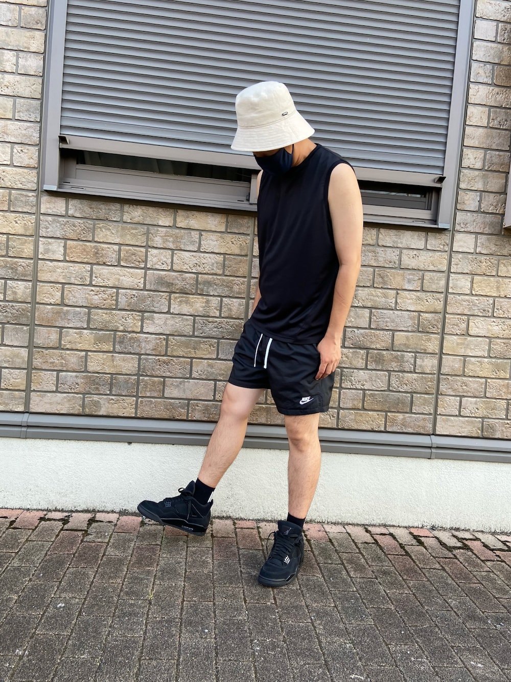 「いいね、save、フォローお願いします🤑、orcival、NIKE、AIR MAX、黒、大人カジュアル、ショーツ、ストリート、スニーカー、短パン、バケットハット」｜「ORCIVALの【ORCIVAL】リネンキャンバス ワイドブリムハット LCB（ハット、ホワイト系）」を使った、jyunichiさん（メンズ・177cm）の夏コーディネートの1枚目の写真