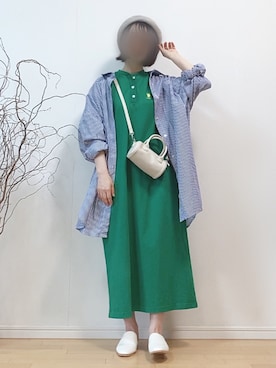 「シャツワンピ」｜「アイテム（スリッポン）」を使った、mikaさん（レディース・155cm）の春コーディネート