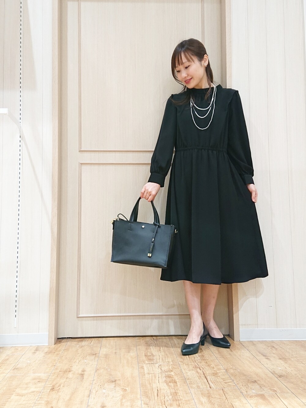 「シューラルー、セレモニー、入学式、卒業式」｜「DRESKIPのショルダ－タックワンピース（ワンピース、ベージュ系）」を使った、himiさん（レディース・160cm）の冬コーディネートの1枚目の写真