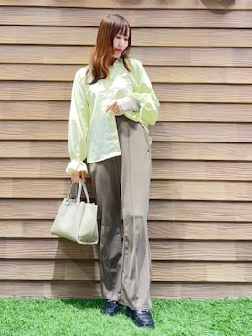 「SHOO・LA・RUE（シューラルー）の【洗濯後しわになりにくい/S-LL/UV】1枚で華やか　フリル使いがポイント　柔らかブラウス（シャツ/ブラウス、イエロー系）」を使った、himiさん（レディース・160cm）の春コーディネート