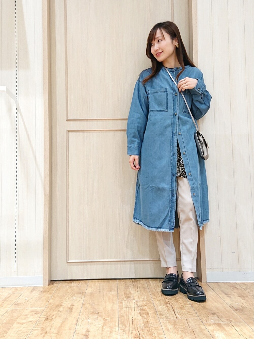 「シューラルー、春服みてみて、ゆるコーデ、カジュアル、ロングスカート」｜「SHOO・LA・RUEの◆【M-3L】デニムワンピース（ワンピース、ブルー系）」を使った、himiさん（レディース・160cm）の春コーディネートの1枚目の写真