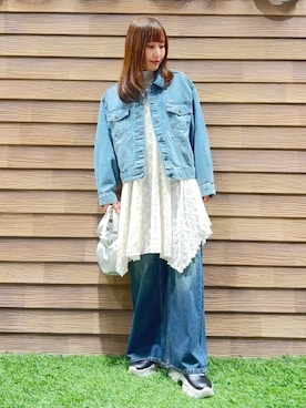 「SHOO・LA・RUE（シューラルー）の【SHOO・LA・RUE DENIM】羽織るだけでこなれる　オーバーサイズデニムジャケット（デニムジャケット、ブルー系）」を使った、himiさん（レディース・160cm）の春コーディネート
