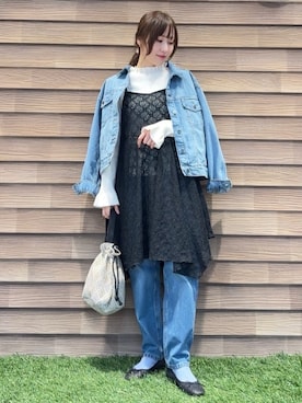 「SHOO・LA・RUE（シューラルー）の【SHOO・LA・RUE DENIM】羽織るだけでこなれる　オーバーサイズデニムジャケット（デニムジャケット、ブルー系）」を使った、himiさん（レディース・160cm）の冬コーディネート