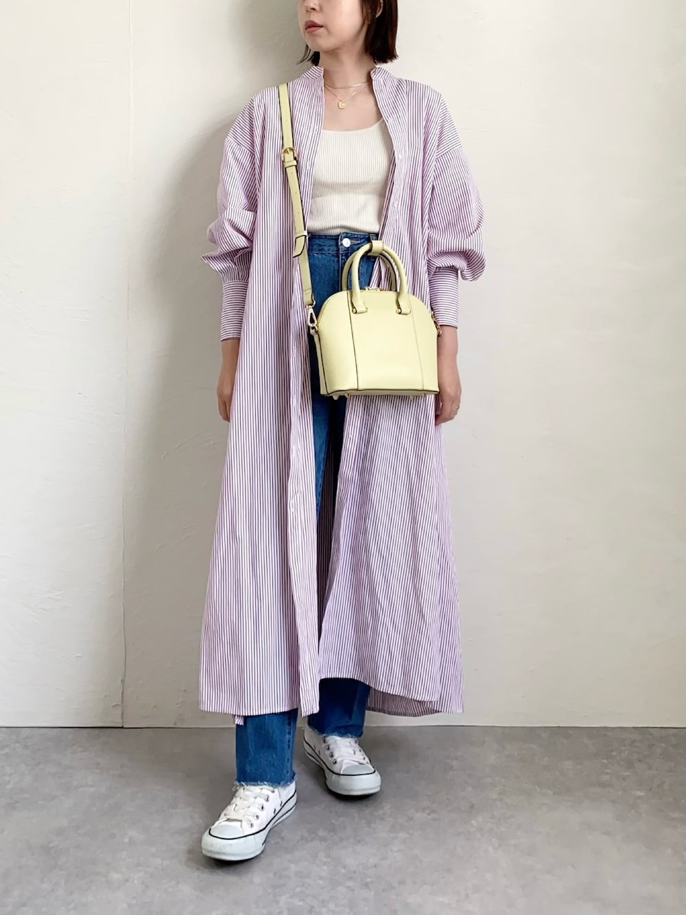 「ストライプ、レイヤードスタイル、スニーカーコーデ、春色、シンプルコーデ、春コーデ、今日のコーデ、オトナカジュアル、骨格ウェーブ、デニムパンツ、シャツワンピ、プチプラ」｜「SENSE OF PLACE by URBAN RESEARCHの『One-C/低身長向けサイズ展開あり』コクーンスリーブシャツワンピース（シャツワンピース、パープル系）」を使った、nanbaさん（骨格ウェーブ・レディース・156cm）の春コーディネートの1枚目の写真