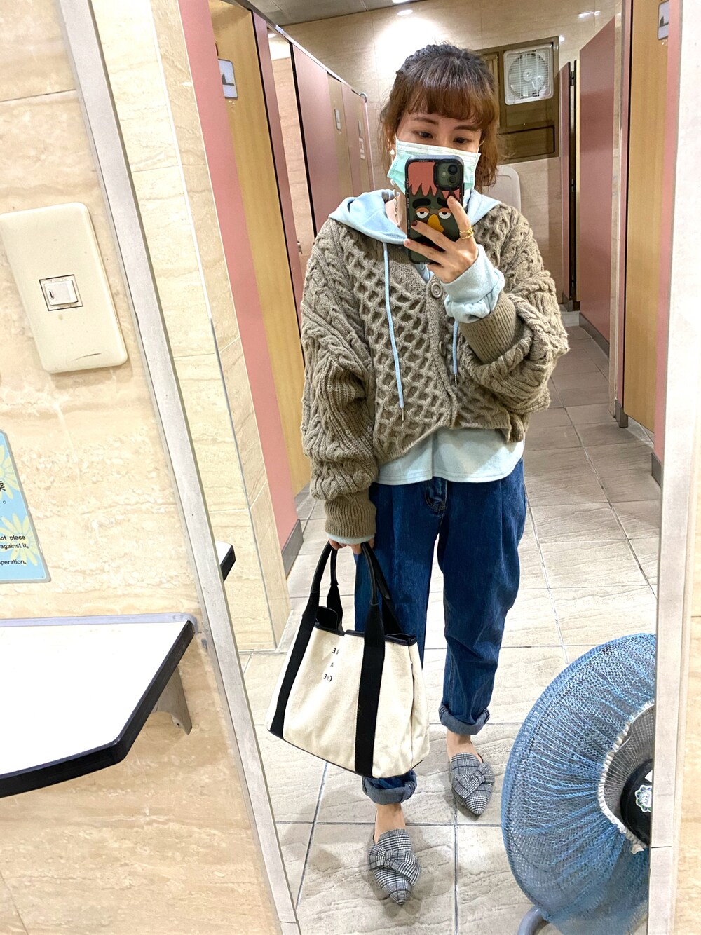 「PAZZOのアイテム（トートバッグ、ホワイト系）」を使った、🥝Kiwie🥝さん（レディース・149cm）の冬コーディネートの1枚目の写真