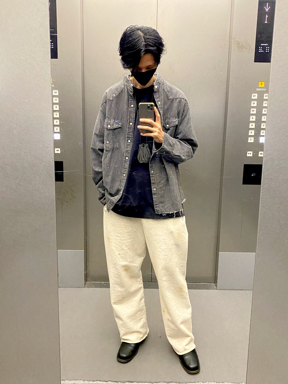「カジュアルコーデ、ゆるコーデ、ビックシルエット、秋服、秋服準備はじめました、きれいめカジュアル、シャツスタイル、カジュアル、モノトーン、秋コーデ、スウェットパンツ」｜「BOW WOWのアイテム（スウェットパンツ、ホワイト系）」を使った、KEITAさん（メンズ・178cm）の秋コーディネートの1枚目の写真