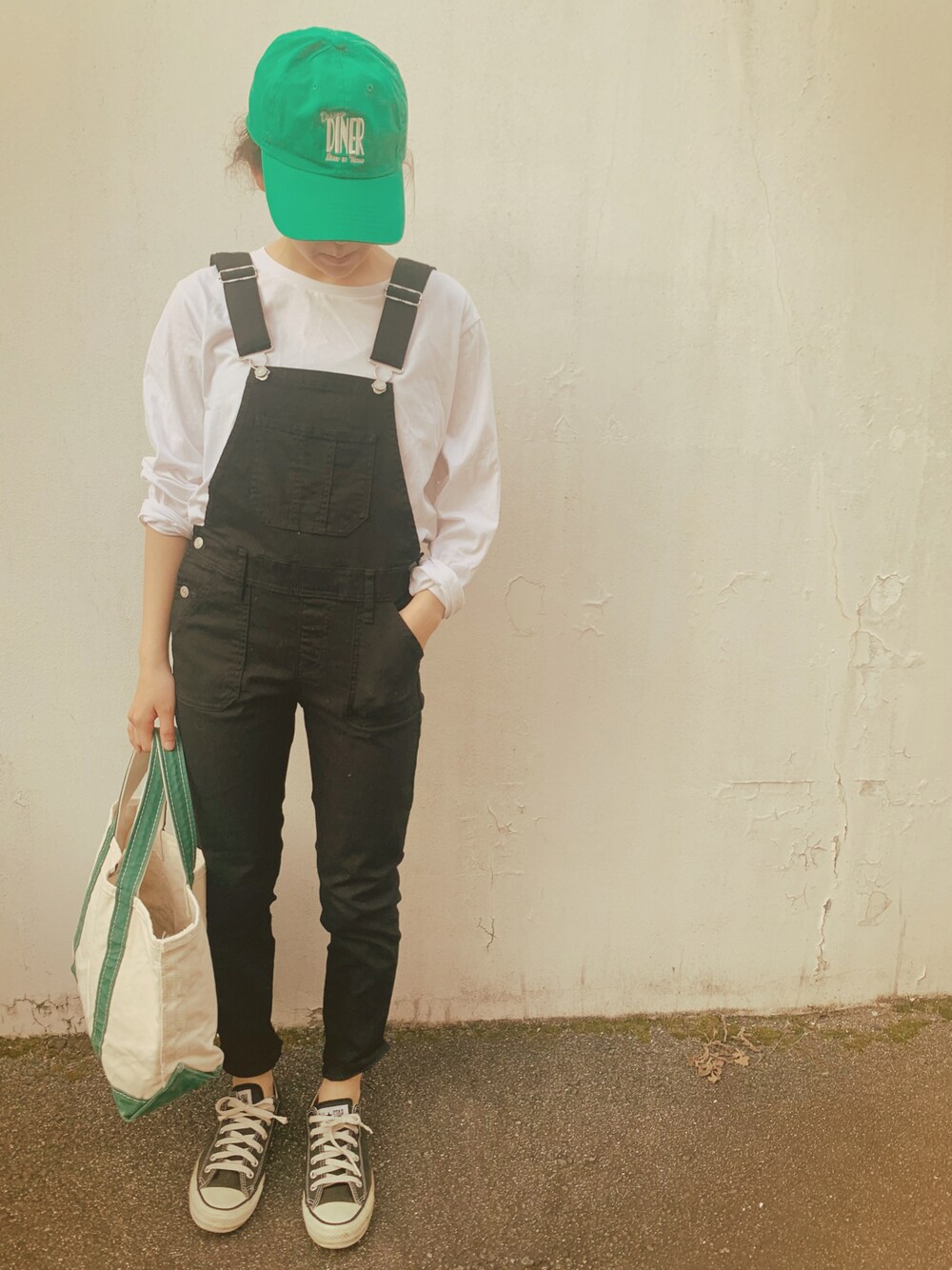「THE SHINZONEのTHE SHINZONE | DINER CAP WOMEN（キャップ、グリーン系）」を使った、micooさん（キッズ・147cm）の春コーディネートの1枚目の写真