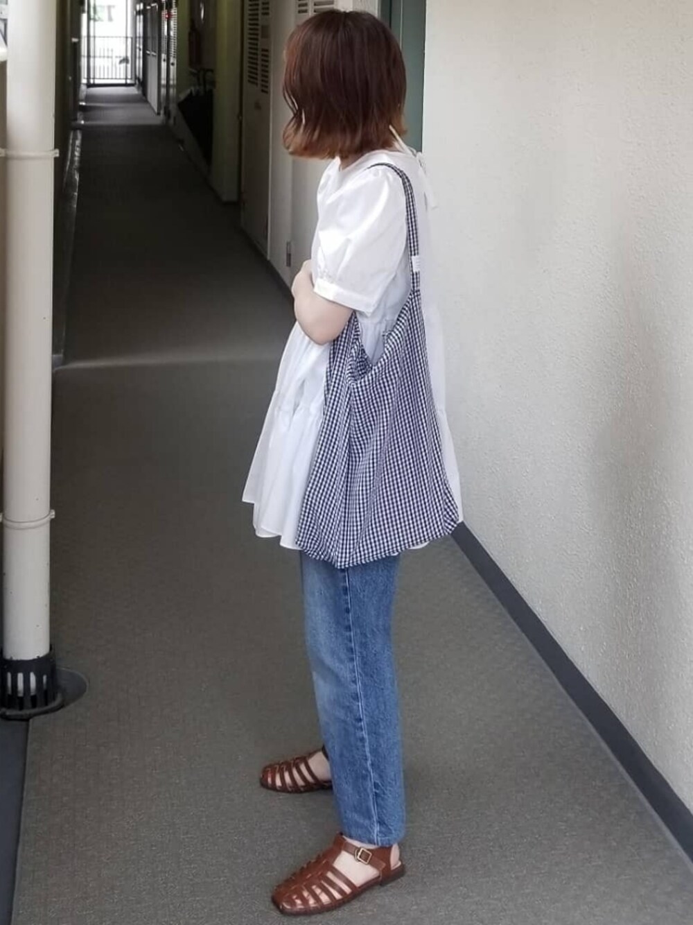 「大人カジュアル、シンプルコーデ、低身長コーデ、お洒落さんとつながりたい、ワンピーススタイル、フリルトップス、ママコーデ、低身長」｜「kutirのグラディエーター風サンダル（サンダル、ブラウン系）」を使った、saaayaaaさん（レディース・152cm）の夏コーディネートの1枚目の写真
