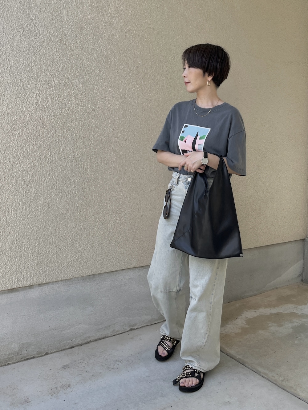 「夏ルックで気分アップ、夏コーデ、デニム、Tシャツ、ラフ、ラフコーデ、プチプラ、GU、ZARA、ショートヘア、低身長、アラフォー、アラフィフ、40代ファッション」｜「UNITED ARROWSの＜ARIZONA LOVE（アリゾナ ラブ）＞チェーン サンダル（サンダル、ブラック系）」を使った、jemilemoさん（レディース・153cm）の夏コーディネートの1枚目の写真