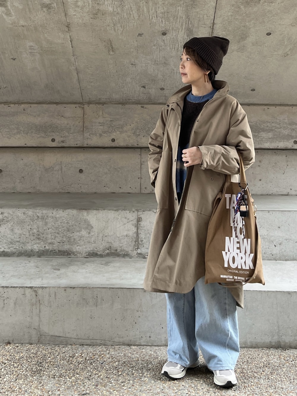 「今日のコーデ、休日スタイル、プチプラ、大人コーデ、大人カジュアル、ラフ、ニット帽、デニム、New Balance、ショートヘア、低身長、アラフォー、アラフィフ、40代ファッション」｜「NEW BALANCEの【別注】＜New Balance＞M2002RGTX/スニーカー（スニーカー、ベージュ系）」を使った、jemilemoさん（レディース・153cm）の春コーディネートの1枚目の写真