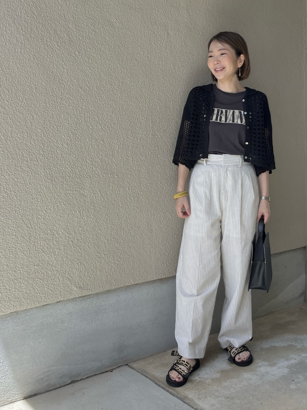 「休日スタイル、モノトーン、モノトーンコーデ、ラフ、大人カジュアル、オトナカジュアル、オトナ女子、低身長、低身長コーデ、プチプラ、プチプラコーデ、サンダル、アラフォー、アラフィフ、40代ファッション」｜「STYLEMIXERのクロシェニットシャツ（ニット/セーター、ブラック系）」を使った、jemilemoさん（レディース・153cm）の夏コーディネートの1枚目の写真