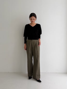 「URBAN RESEARCH（アーバンリサーチ）の『3サイズ展開』コットンサテンストレートパンツ（その他パンツ、グリーン系）」を使った、ちほさん（レディース・163cm）の秋コーディネート
