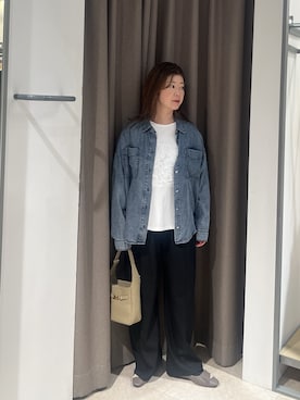 「Jena espace merveilleux（ジェナ　エスパスメルヴェイユ）の【待望のサイズ展開！シリーズ累計販売枚数1万枚突破！】テンセルデニムシャツ（シャツ/ブラウス、ブルー系）」を使った、kmk_ggoさん（レディース・155cm）の冬コーディネート