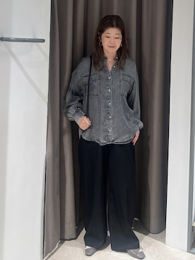 「Jena espace merveilleux（ジェナ　エスパスメルヴェイユ）のバックギャザーデニムシャツ（シャツ/ブラウス、グレー系）」を使った、kmk_ggoさん（レディース・155cm）の冬コーディネート