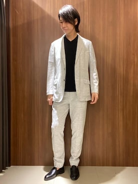 「TAKEO KIKUCHI（タケオキクチ）の【尾州織】リネンブレンド メッシュ ジャケット（テーラードジャケット、グレー系）」を使った、かたやまさん（メンズ・177cm）の春コーディネート