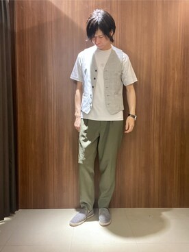 「TAKEO KIKUCHI（タケオキクチ）の【刺繍ロゴT】スムース ワンポイント Tシャツ（Tシャツ/カットソー、グレー系）」を使った、かたやまさん（メンズ・177cm）の春コーディネート