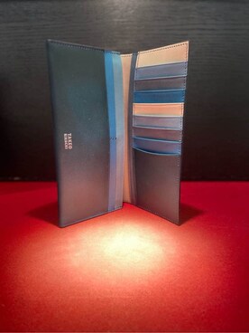 「TAKEO KIKUCHI（タケオキクチ）のアンティーク調レザー 2つ折り長財布（財布、ブルー系）」を使った、かたやまさん（メンズ・177cm）の冬コーディネート