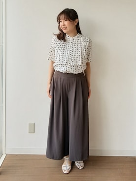 「UNTITLED（アンタイトル）の【洗える/前開きボタン】コモンプリントブラウス（シャツ/ブラウス、ホワイト系）」を使った、なみきさん（レディース・165cm）の春コーディネート
