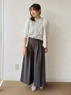 「UNTITLED（アンタイトル）の【日除け・冷房対策に】コットンリネンカーディガン（カーディガン/ボレロ、ブラウン系）」を使った、なみきさん（レディース・165cm）の春コーディネート