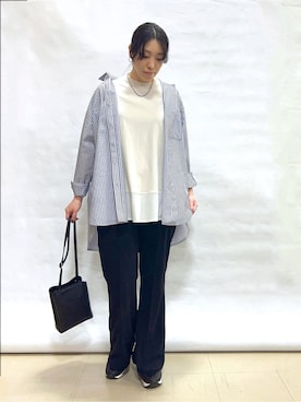 「SHOO・LA・RUE（シューラルー）の【体型カバー】バックギャザーで魅せる オーバーサイズシャツ（シャツ/ブラウス、ブルー系）」を使った、まっつんさん（レディース・160cm）の春コーディネート