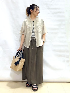 「SHOO・LA・RUE（シューラルー）の【洗濯機可/S-LL】大人の抜け感 5分袖ゆるシャツ（シャツ/ブラウス、ベージュ系）」を使った、まっつんさん（レディース・160cm）の夏コーディネート