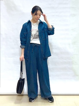 「SHOO・LA・RUE（シューラルー）の【洗濯機可/体型カバー】こなれ感をプラスする ライトオンスデニムシャツ（シャツ/ブラウス、ブルー系）」を使った、まっつんさん（レディース・160cm）の春コーディネート