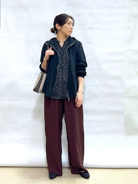 「SHOO・LA・RUE（シューラルー）の【ひんやり/S-LL/体型カバー】ペプラムフリルとゴールドパーツが女性らしい UVパーカ（ブルゾン、ブラック系）」を使った、まっつんさん（レディース・160cm）の春コーディネート
