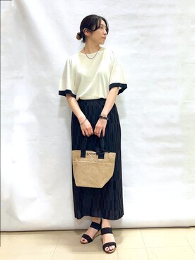 「SHOO・LA・RUE（シューラルー）の【毎日洗える/S-LL】ひらり袖で大人フェミニン 二の腕が隠れる5分袖ニット（ニット/セーター、ホワイト系）」を使った、まっつんさん（レディース・160cm）の春コーディネート
