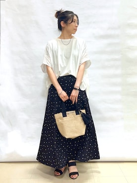 「SHOO・LA・RUE（シューラルー）の【ひんやり/洗濯機可/体型カバー】インせず着られる 肩レース切り替えポンチョ風トップス（Tシャツ/カットソー、ホワイト系）」を使った、まっつんさん（レディース・160cm）の夏コーディネート