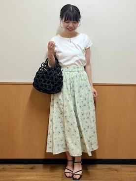 「index（インデックス）の【接触冷感】ビジューキーネックフレンチトップス《UVケア／洗濯機OK／XS～3L／8col》（Tシャツ/カットソー、ホワイト系）」を使った、MAYUKIさん（レディース・156cm）の春コーディネート