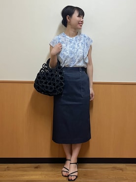 「index（インデックス）の◆【日比谷花壇コラボ】線画フラワーピンタックブラウス【防シワ/洗濯機OK】（シャツ/ブラウス、ブルー系）」を使った、MAYUKIさん（レディース・156cm）の春コーディネート
