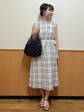 「index（インデックス）のシアーチェックミニペプラムワンピース【防シワ／洗濯機OK】（ワンピース、ベージュ系）」を使った、MAYUKIさん（レディース・156cm）の春コーディネート