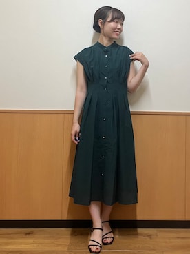 「OPAQUE.CLIP（オペークドットクリップ）のワンタッチクロスデザインサンダル（サンダル、ブラック系）」を使った、MAYUKIさん（レディース・156cm）の夏コーディネート