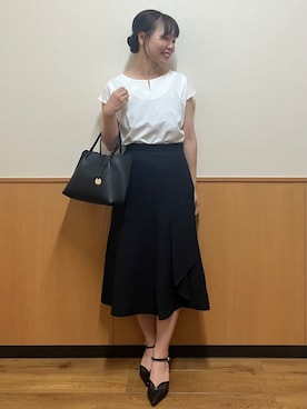 「index（インデックス）の【接触冷感】ビジューキーネックフレンチトップス《UVケア／洗濯機OK／XS～3L／8col》（Tシャツ/カットソー、ホワイト系）」を使った、MAYUKIさん（レディース・156cm）の春コーディネート