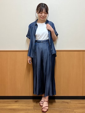 「index（インデックス）の【UVケア/接触冷感/吸水速乾】シャンブレーターンバックシャツ《洗濯機OK》（シャツ/ブラウス、ブルー系）」を使った、MAYUKIさん（レディース・156cm）の春コーディネート