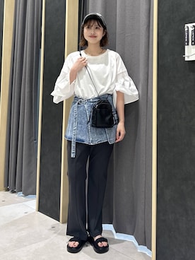 「LEPSIM（レプシィム）の異素材フリルBIGT　242843（Tシャツ/カットソー、ホワイト系）」を使った、rikaさん（レディース・164cm）の夏コーディネート