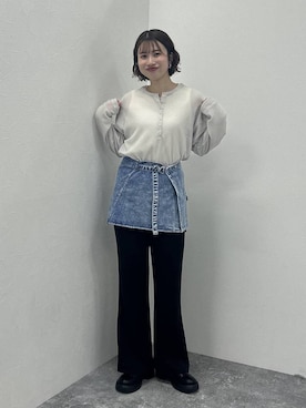 「LEPSIM（レプシィム）の2WAYベルト厚底サボ　578034（Sandals、ブラック系）」を使った、rikaさん（レディース・164cm）の春コーディネート