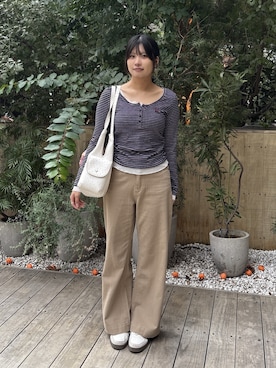 「FREE'S MART（フリーズマート）のレースキャミレイヤード風ヘンリーネックカットソー（Tシャツ/カットソー、ブルー系）」を使った、yooo0onさん（レディース・164cm）の秋コーディネート