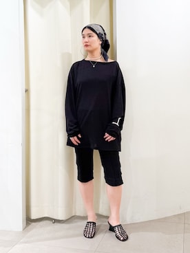 「LIVINGTONE（リヴィントーン）のLIVINGTONE DMITRI BERMUDA LT-DMITTI-B-10：ハーフパンツ（その他パンツ、ブラック系）」を使った、YUIさん（レディース・164cm）の春コーディネート