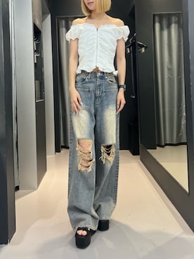 「EMODA（エモダ）のルーズリップドジーンズ（デニムパンツ、ブルー系）」を使った、前原愛唯さん（レディース・165cm）の夏コーディネート