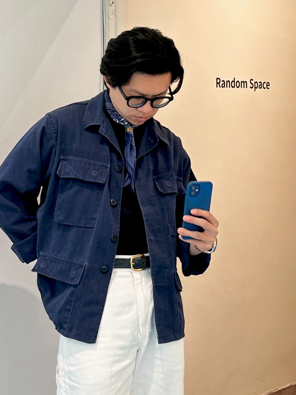 「VINTAGE、ootd、Tainan、Taiwan、Vintage mix、spring」｜「VINTAGEのアイテム（ミリタリージャケット、ブルー系）」を使った、CHLeeさん（メンズ・167cm）の春コーディネートの1枚目の写真