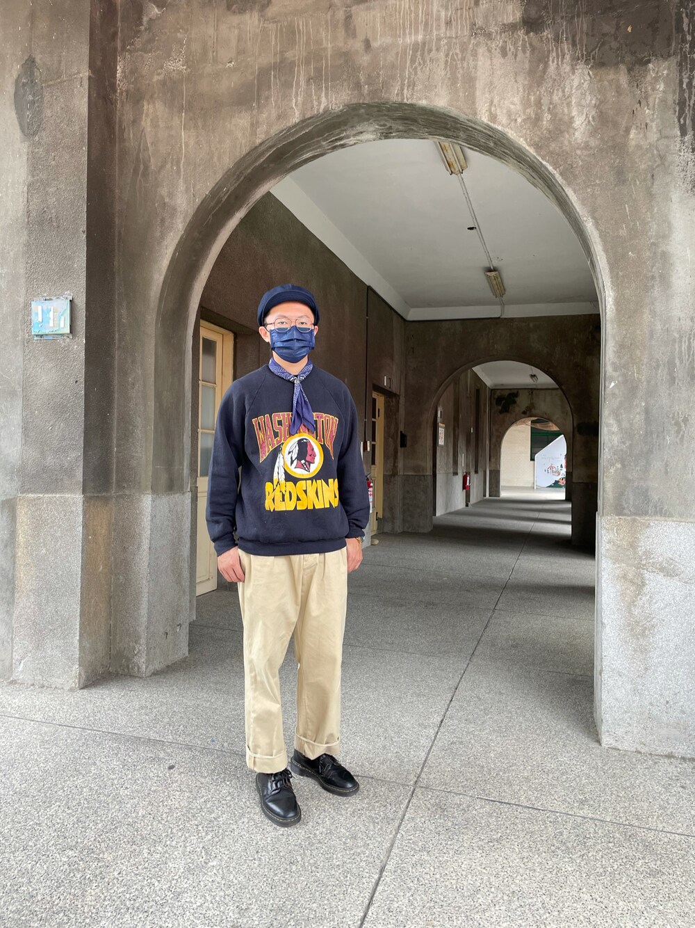 「ootd、台中文化創意產業園區、舊物盛典、台南古著店」｜「Dr. Martensのアイテム（シューズ、ブラック系）」を使った、CHLeeさん（メンズ・165cm）の秋コーディネートの1枚目の写真