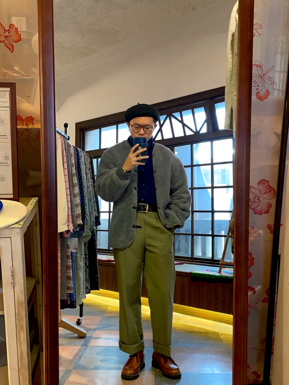 「ootd、VINATGE、Tainan、古着MIX」｜「VINTAGEのアイテム（スラックス、グリーン系）」を使った、CHLeeさん（メンズ・165cm）の冬コーディネートの1枚目の写真