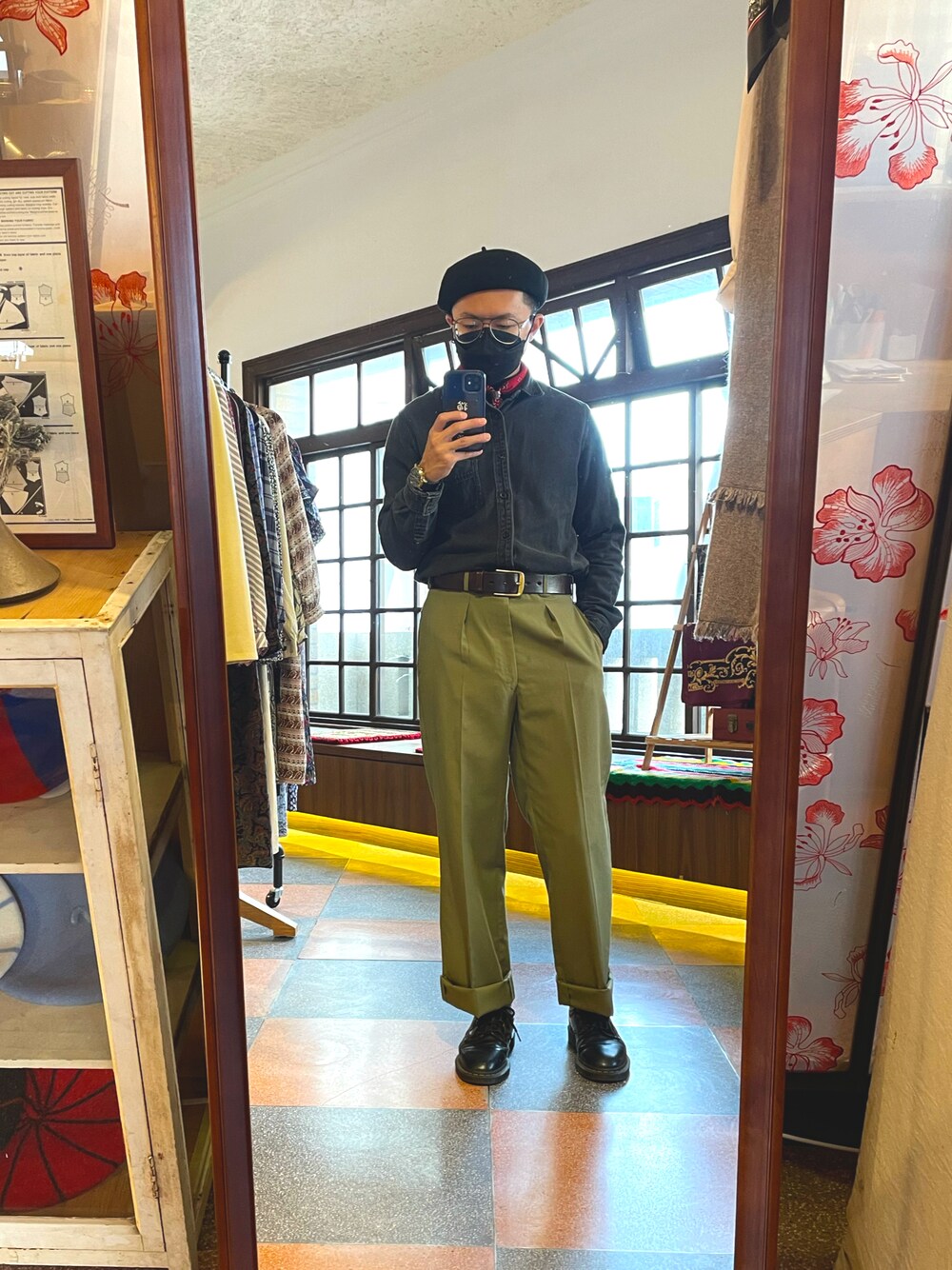 「林百貨、一時古著」｜「Dr. Martensのアイテム（シューズ、ブラック系）」を使った、CHLeeさん（メンズ・165cm）の冬コーディネートの1枚目の写真
