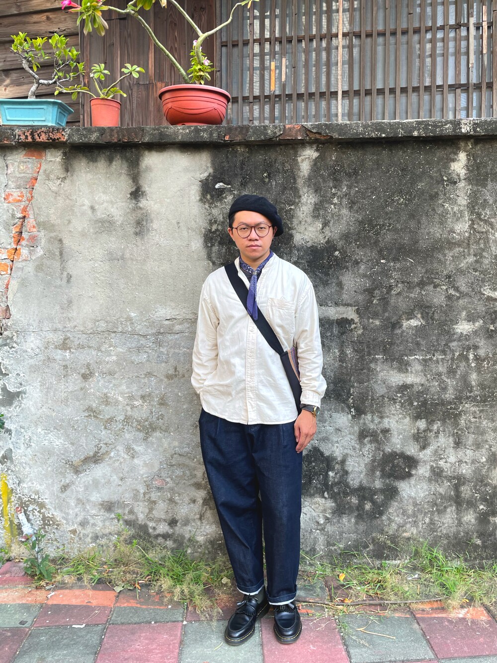 「台南、混搭」｜「MUJI Laboのアイテム（デニムパンツ、ブルー系）」を使った、CHLeeさん（メンズ・165cm）の秋コーディネートの1枚目の写真