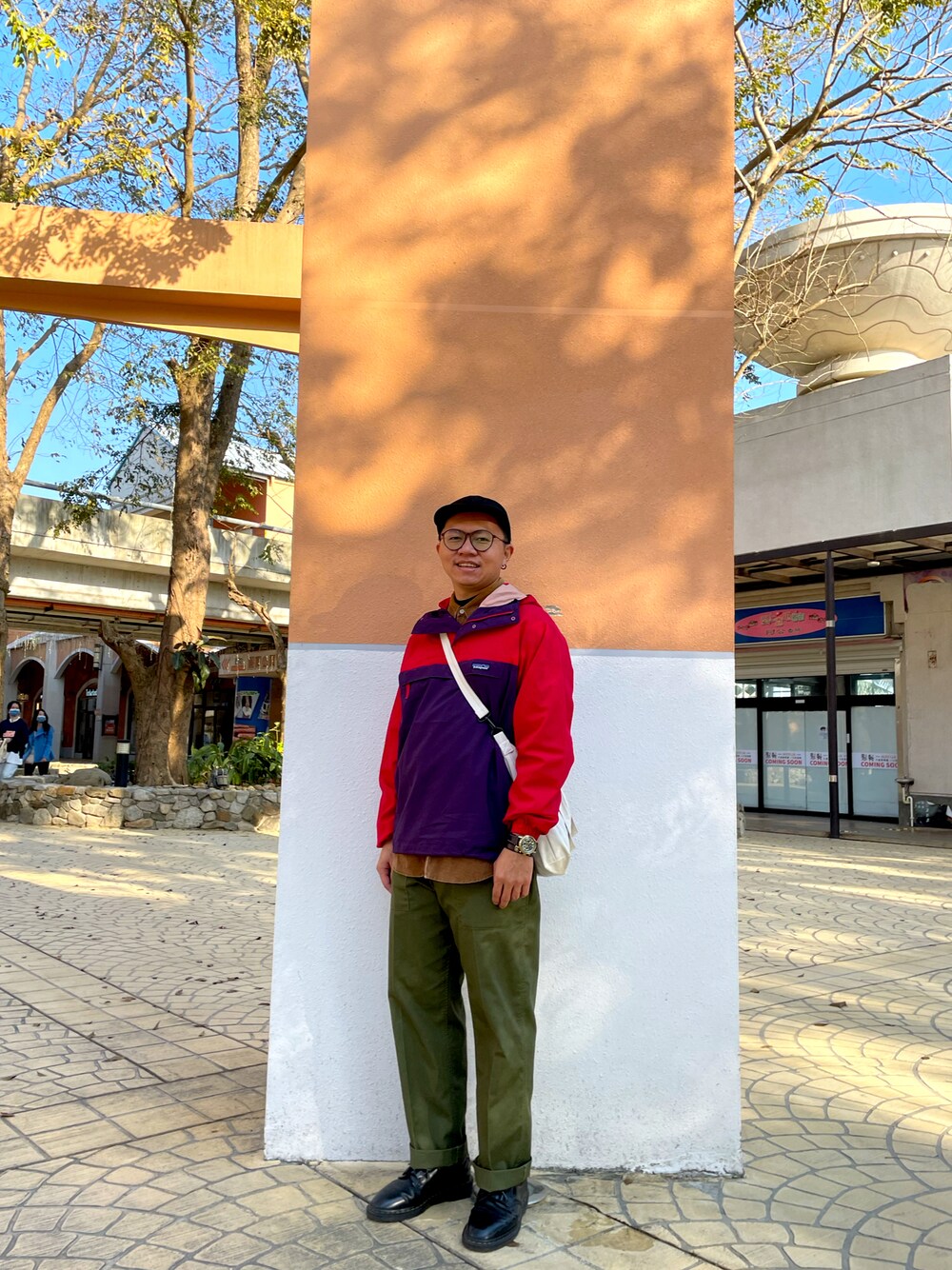 「台中、ootd、古着MIX」｜「patagoniaのアイテム（パーカー、パープル系）」を使った、CHLeeさん（メンズ・165cm）の冬コーディネートの1枚目の写真