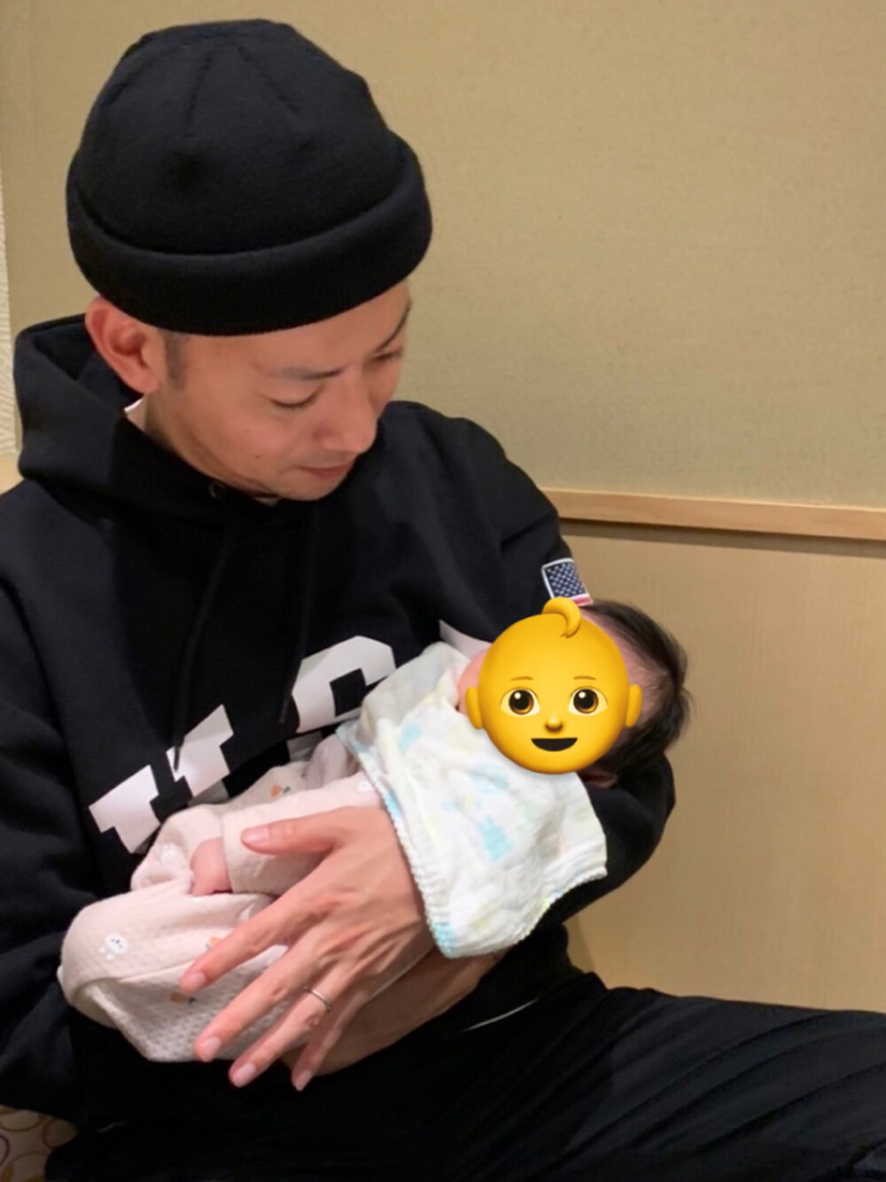 「black、ブラックコーデ」｜「Right-onのアイテム（ニットキャップ/ビーニー、ブラック系）」を使った、RINDAMANさん（メンズ・176cm）の秋コーディネートの1枚目の写真